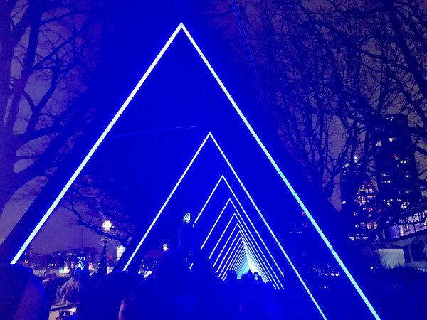 Comment créer des effets lumineux spectaculaires pour des spectacles de danse à domicile ?