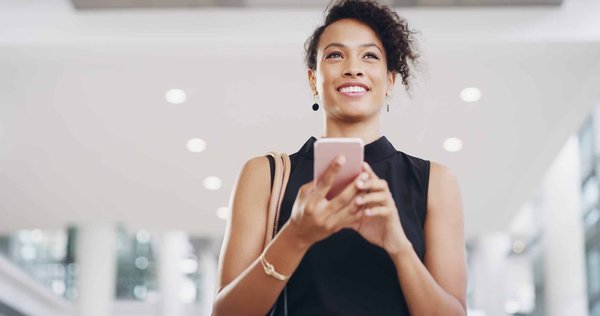 Quelles sont les meilleures pratiques pour maintenir une communication efficace dans une équipe de travail dispersée géographiquement ?